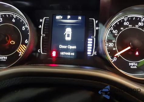 2014 Jeep Cherokee Latitude z USA, uszkodzony, nr VIN 1C4PJMCB5EW200571